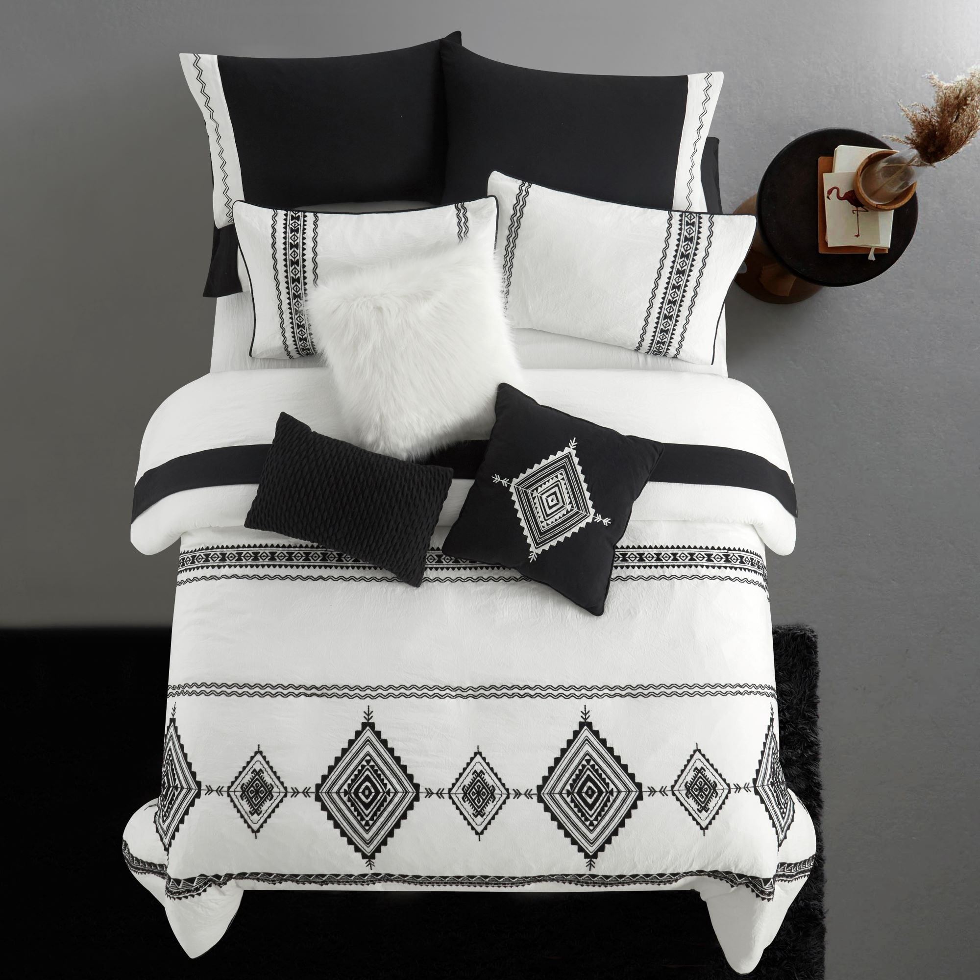  Black and White Summit 12 Piece Bed in a Bag Comforter Set, Queen