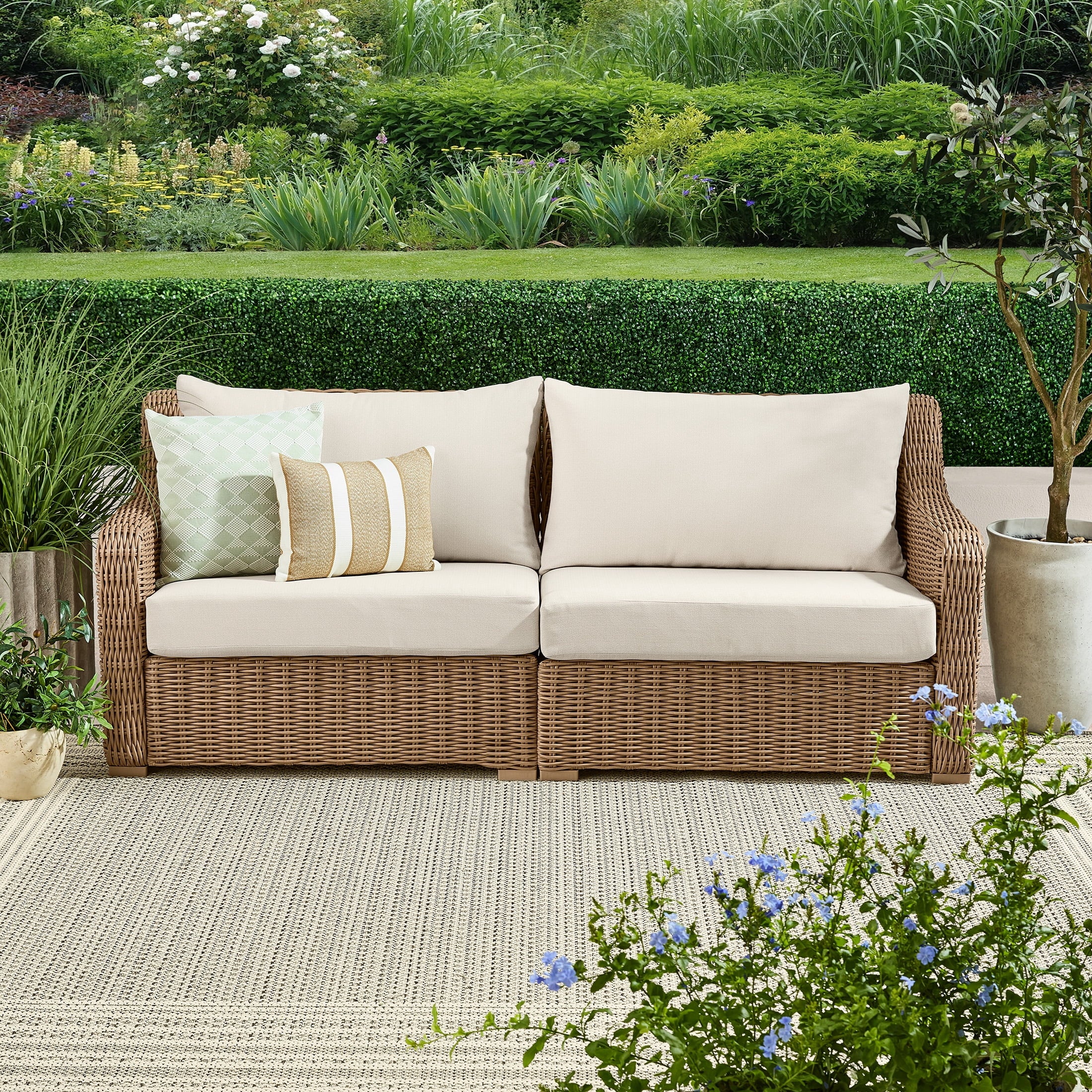 Homora™ Bellamy Sofa, Dark Brown Wicker/Cream Cushions