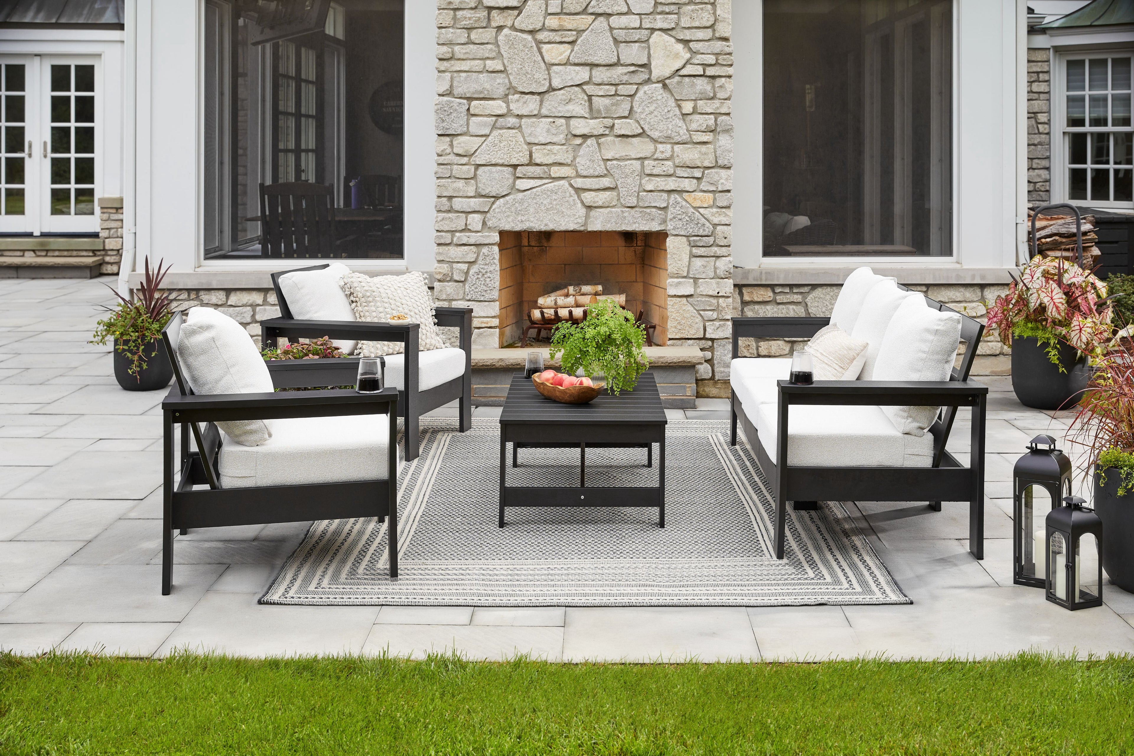 Homora™ Ezra 4-Piece Outdoor HDPE Conversation Set, White with Neutral Palm Cushions