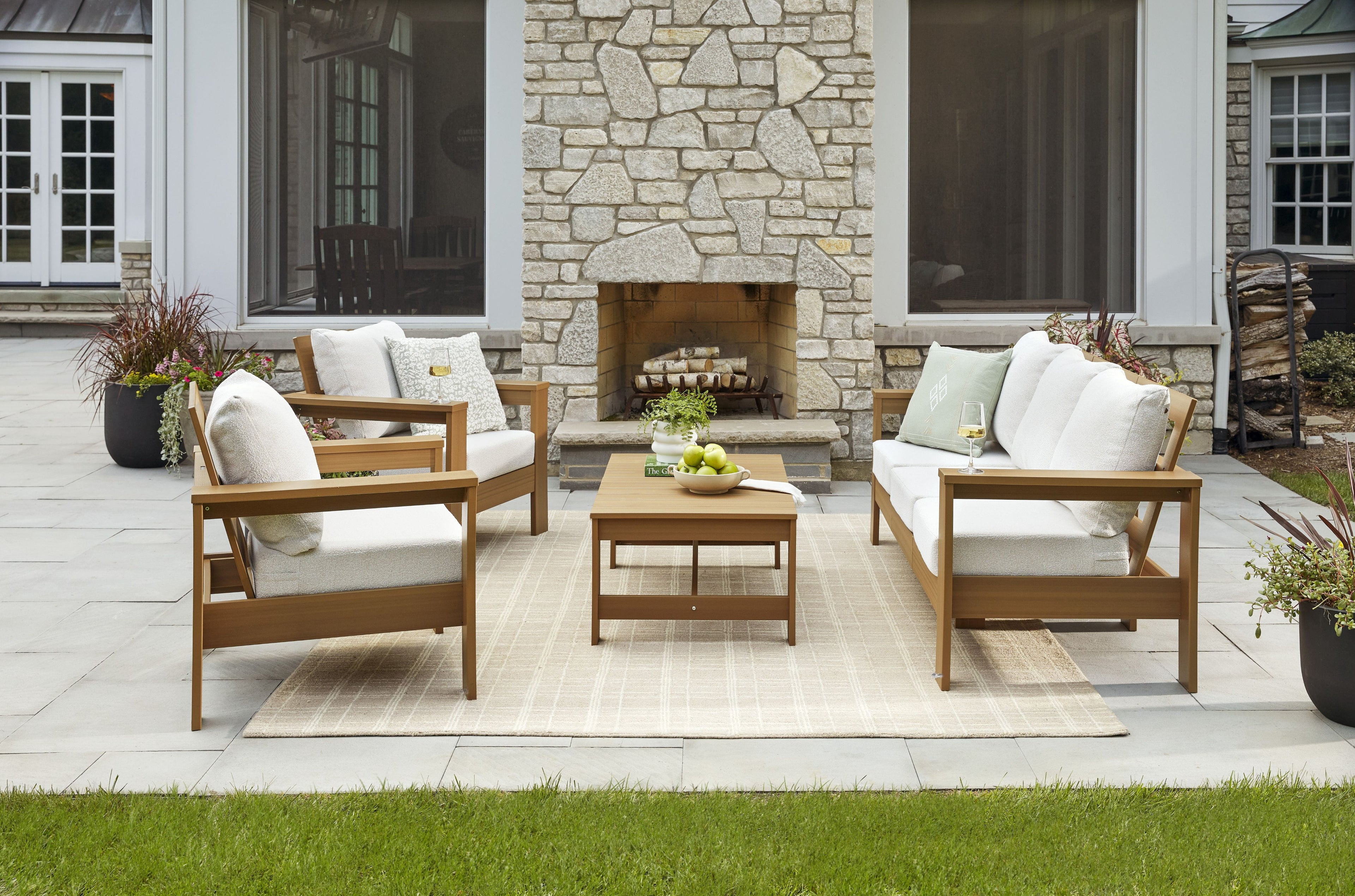 Homora™ Ezra 4-Piece Outdoor HDPE Conversation Set, White with Neutral Palm Cushions