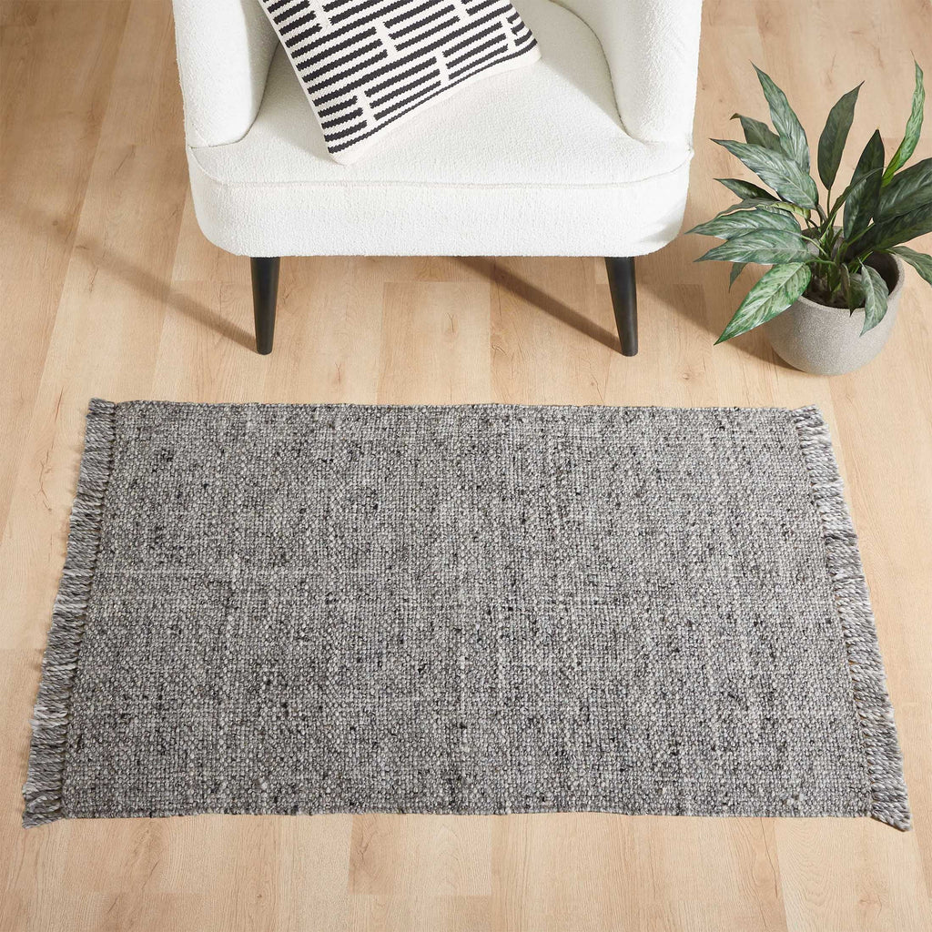  Light Grey Handwoven Plaid Wool Scatter Accent Rug, 30" x 46"